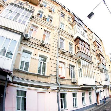 Status Guesthouse Kiev Esterno foto